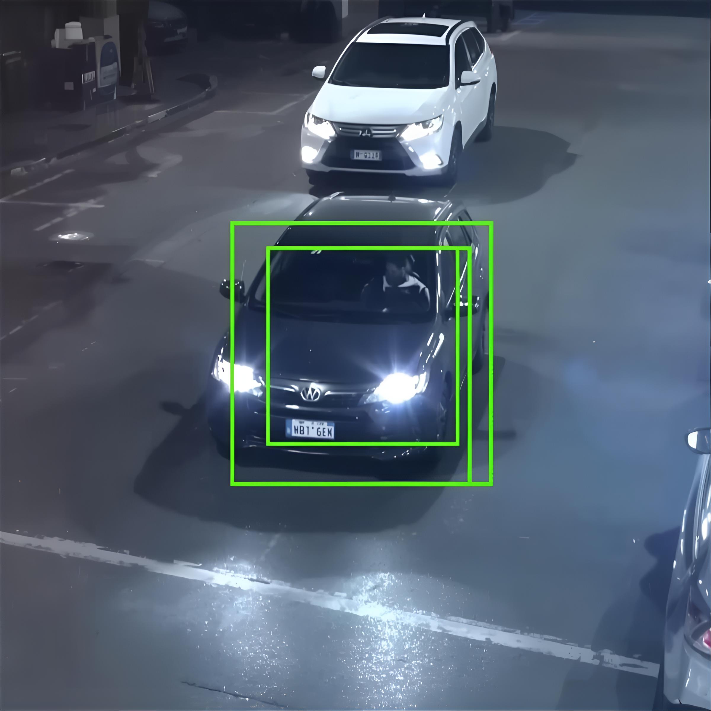 footage de una camara de seguridad con reconocimiento en las patentes de autos