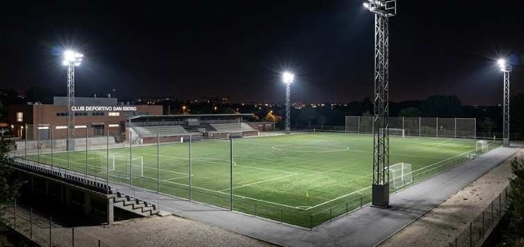 club-deportivo-de-noche-vacio